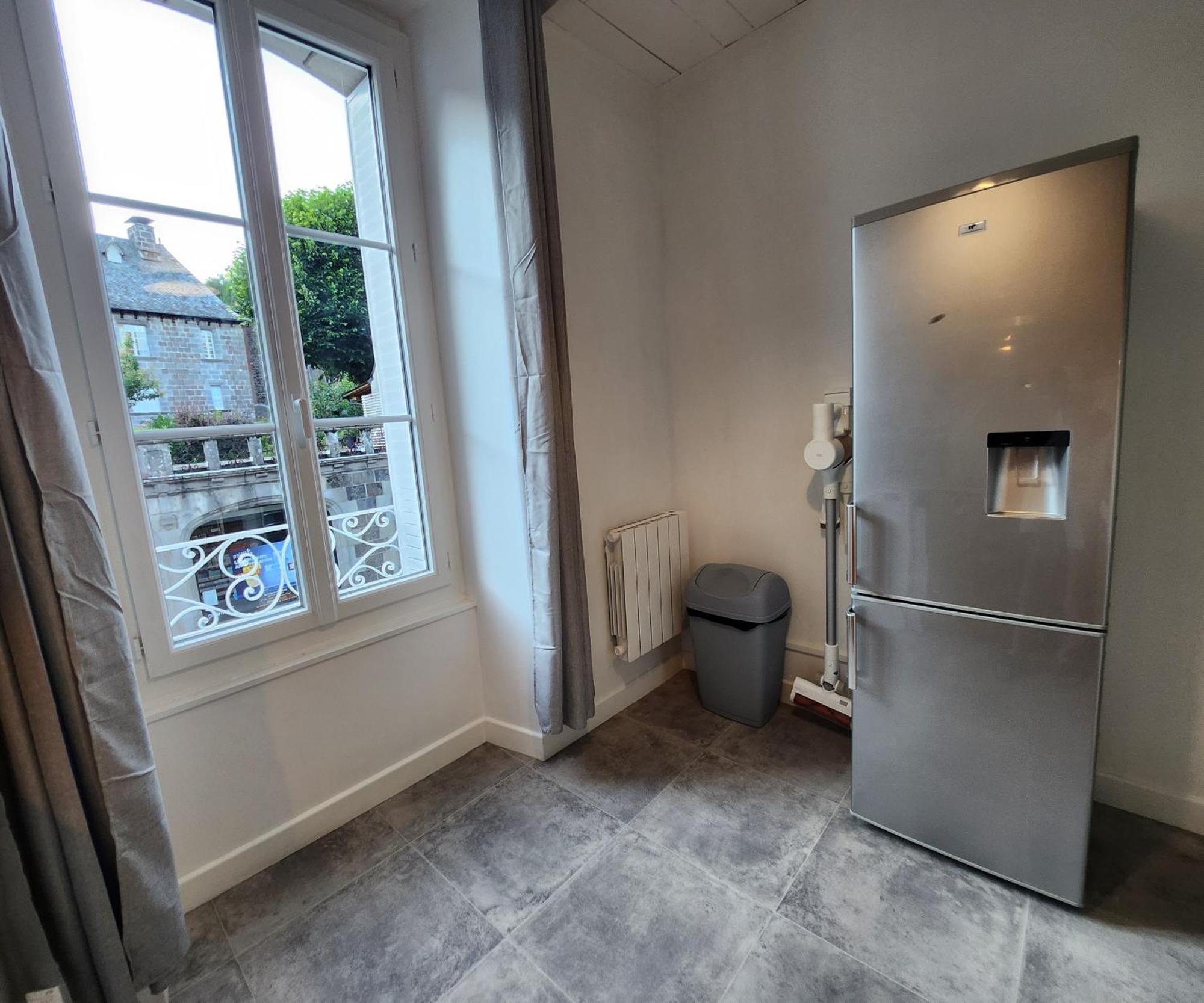 Chaleureux Appartement Refait A Neuf Vic-sur-Cere Exterior photo